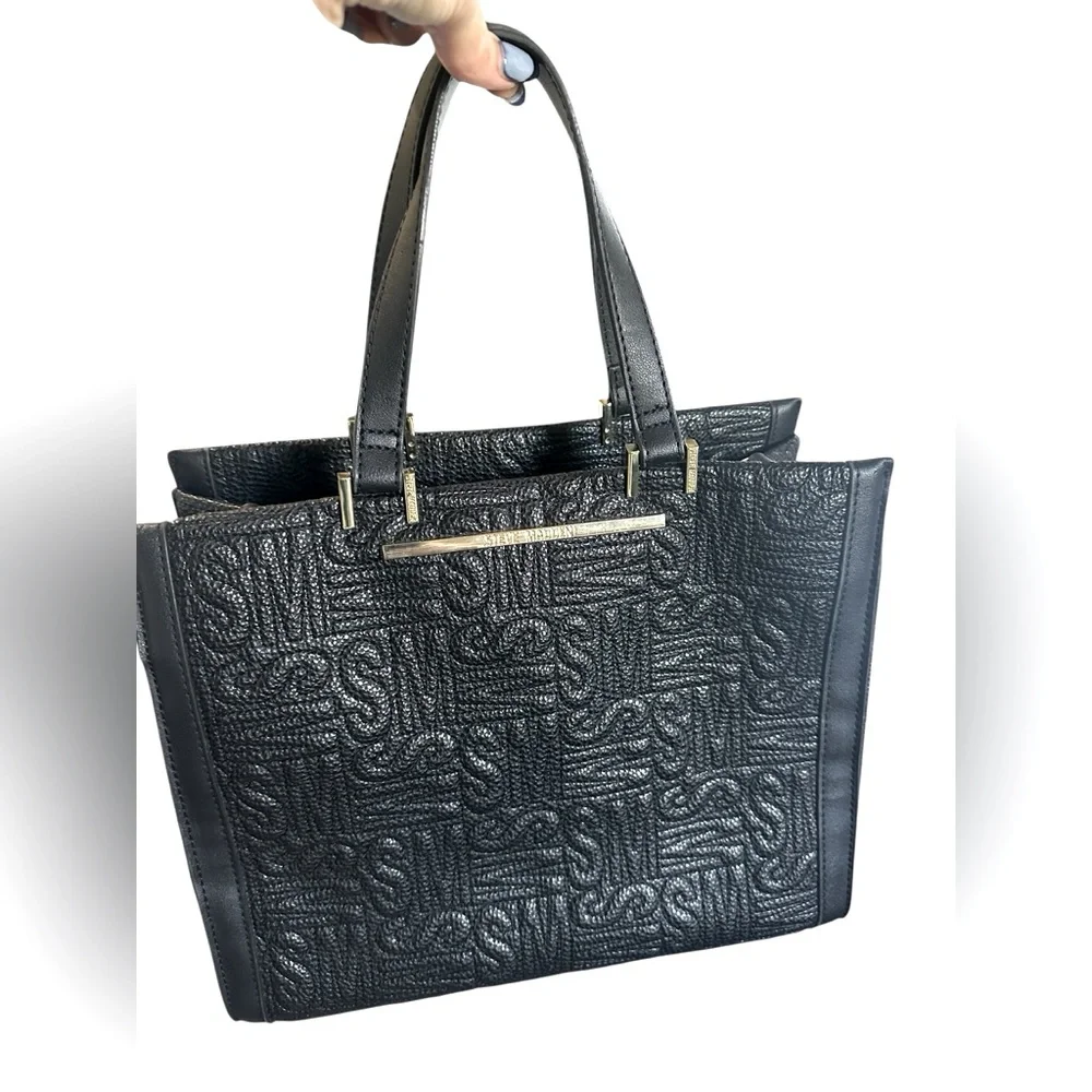 Steve Madden Purse,  Embossed SM all over print, black, gold hardware - Picture 3 of 8